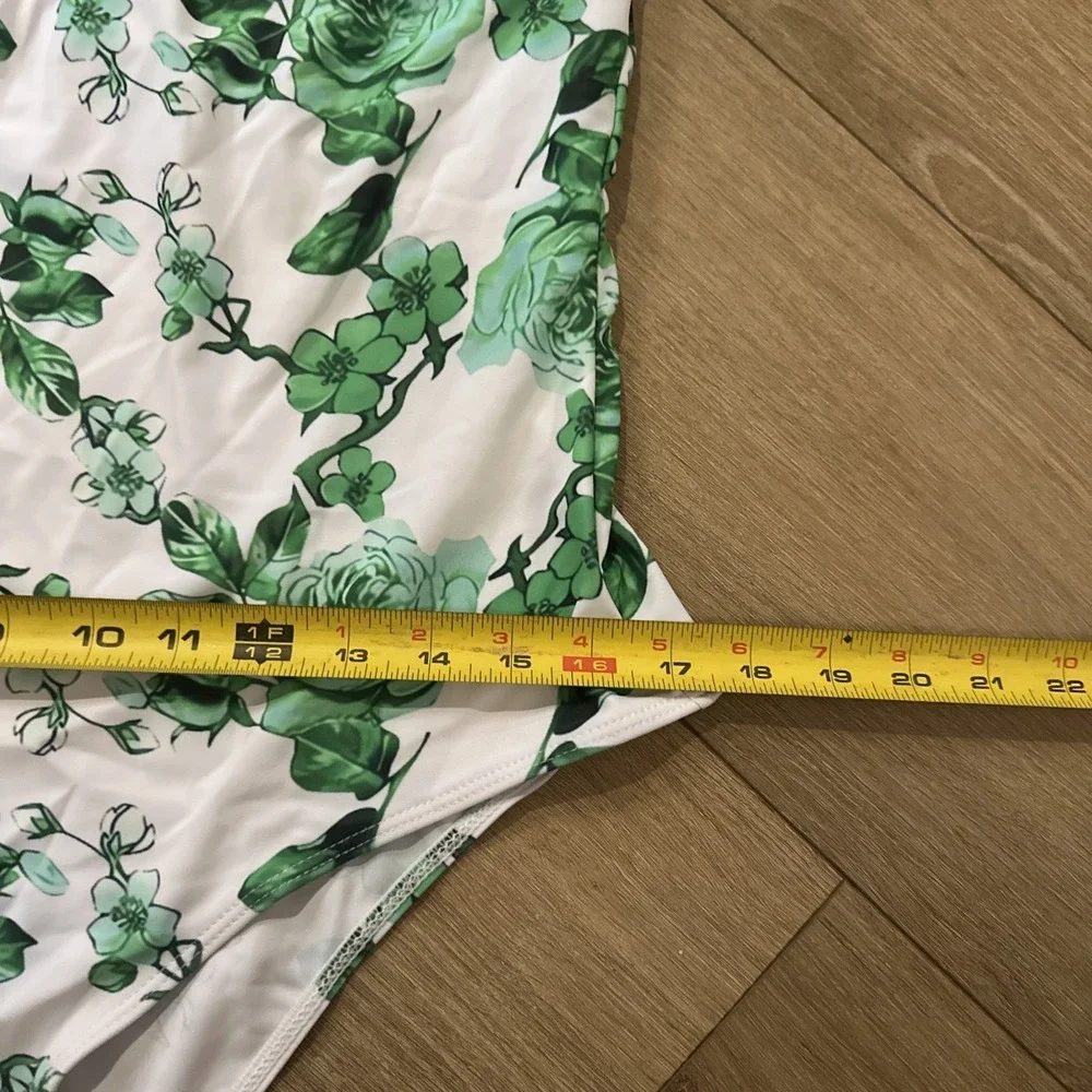 Floral Women's One Piece Swimsuit With Wrap Skirt‎ Green White XXL Tropical NWOT